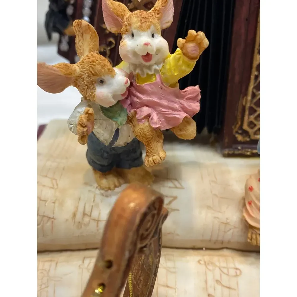 Classic Treasures Musical Animated Accordion & Mouse Sculpture.